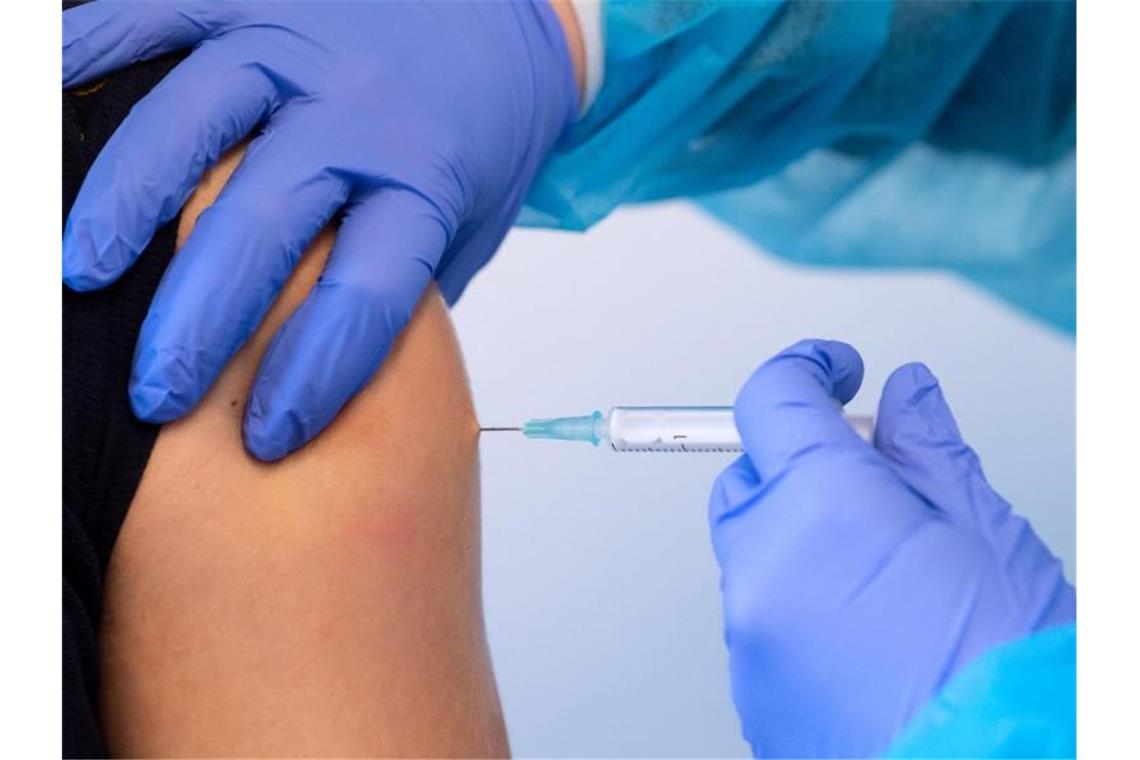 Stiko für Novavax-Vakzin ab 18 – und teils zweiten Booster Bei der vierten Impfung sollen die vorhandenen mRNA-Impfstoffe genutzt werden. Foto: Sven Hoppe/dpa