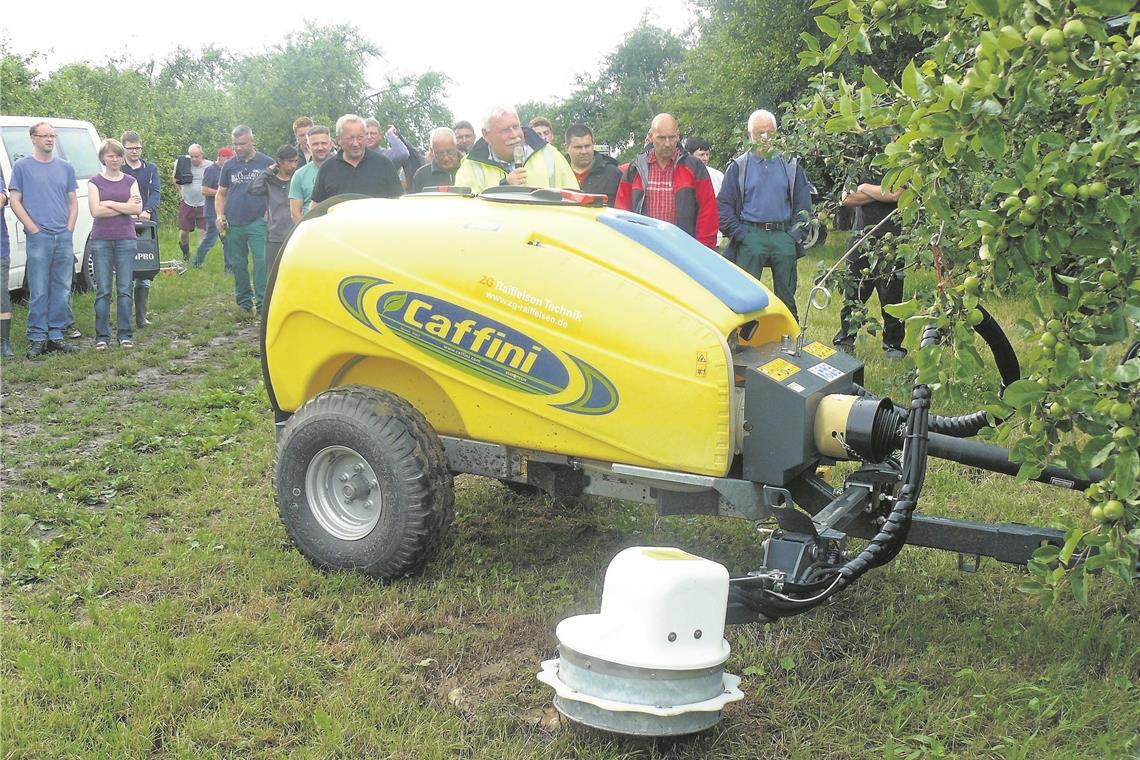 Bei der Vorführung 2018 wird gezeigt, wie mechanische Unkrautbekämpfung funktionieren kann.