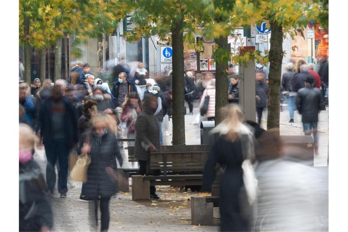 Bei der Weiterentwicklung von Innenstädten müssen Stadtplanerinnen und -planer aus Sicht der Gewerkschaft Verdi künftig stärker das Gemeinwohl im Blick haben. Foto: Sebastian Gollnow/dpa