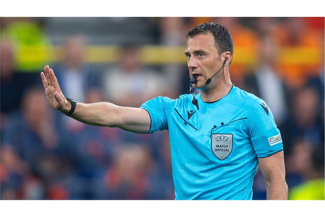 Bei der WM 2022 in Katar war Zwayer nicht im Einsatz, dafür nominierte ihn die UEFA für die EM 2024 in Deutschland (Archivbild).