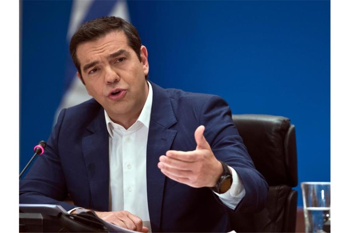 Bei der zum Teil stürmisch verlaufenen Debatte warb Tsipras damit, dass Griechenland unter seiner Führung aus der schwersten Finanzkrise der jüngsten Geschichte langsam herausgekommen sei. Foto: Petros Giannakouris/AP