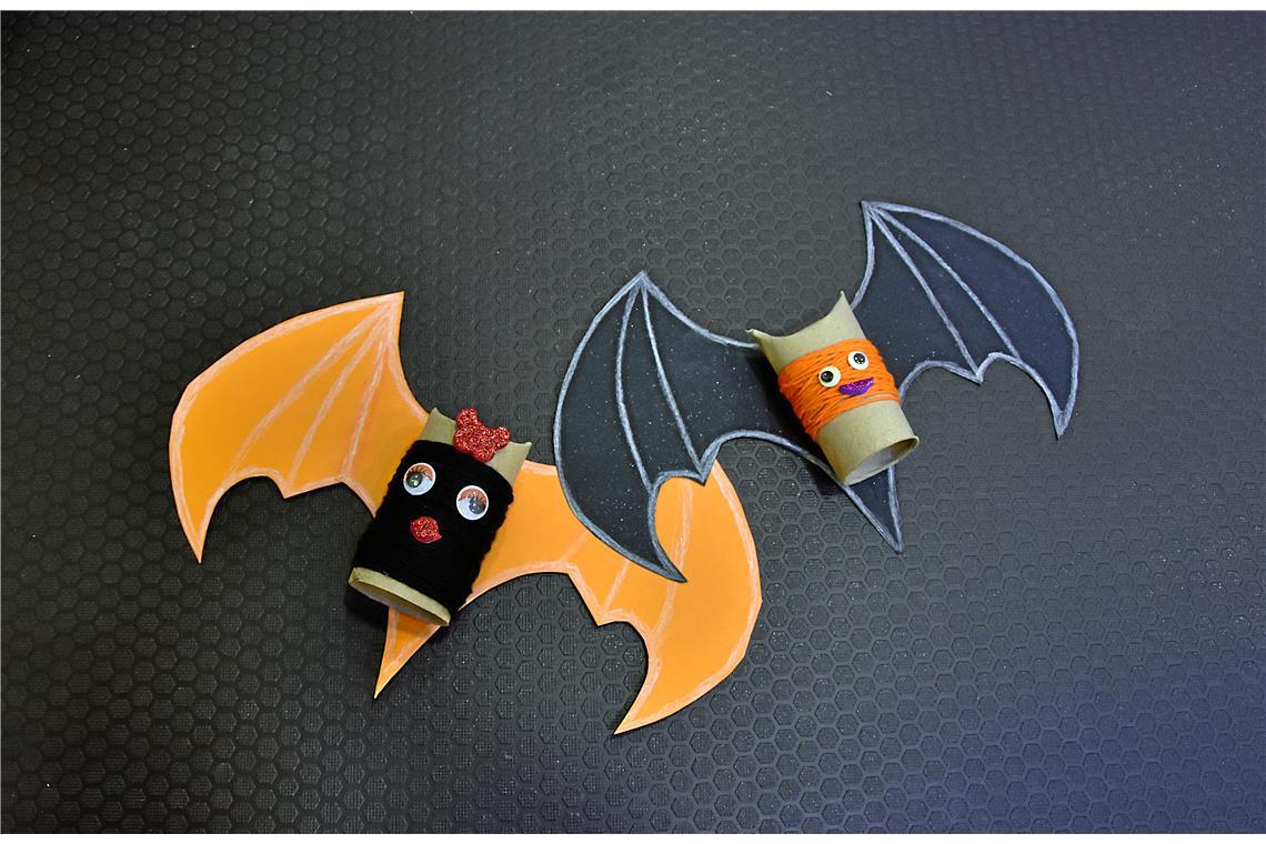 Bei der ZWR wird allerlei für Helloween gebastelt. Backnanger Gänsemarkt 2025. S...