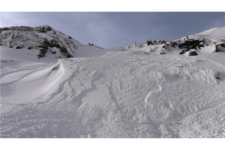 Bei Dutzenden Lawinenabgängen in Österreich kamen drei Menschen ums Leben.