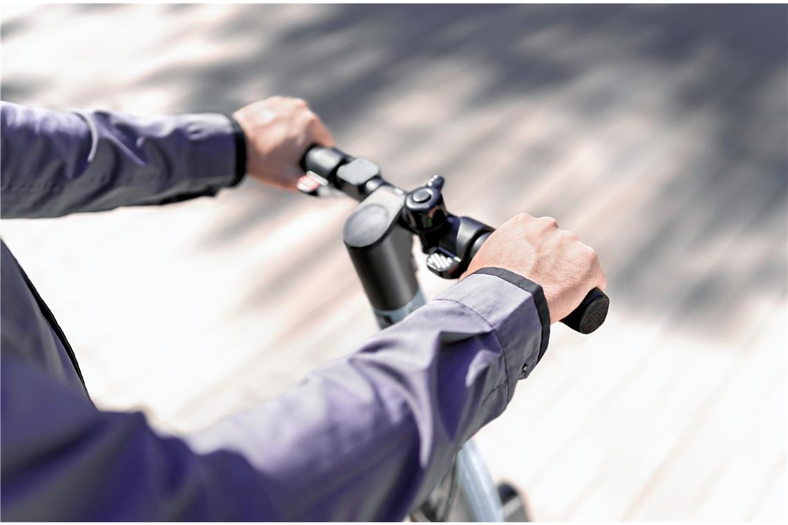 Bei E-Scooter-Fahrten ist es schon häufiger zu Unfällen gekommen (Symbolbild). Foto: terovesalainen / Adobe Stock