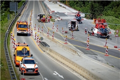 Bei einem Arbeitsunfall sind gestern auf der B14-Baustelle zwei Arbeiter schwer verletzt worden. Foto: Alexander Becher