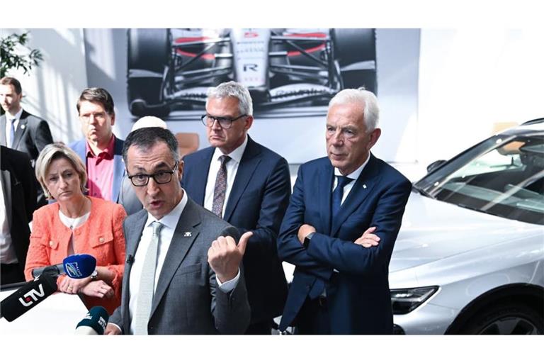 Bei einem Besuch des Audi-Werks in Neckarsulm wird Ministerpräsident Özdemir die Krise der Autobauer unmittelbar vor Augen geführt. Bei der Europäischen Union kämpft die Landesregierung nun für Erleichterungen für die gesamte Fahrzeugindustrie.