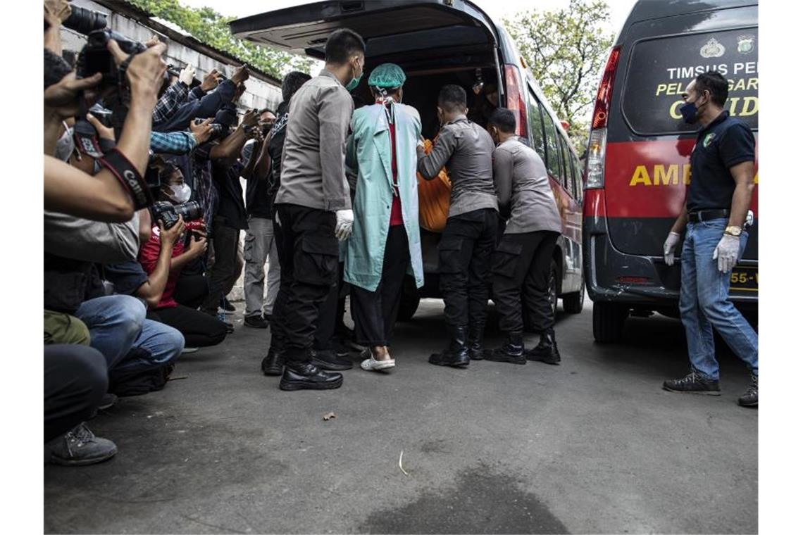 Mehr als 40 Tote bei Brand in Gefängnis in Indonesien Bei einem Brand in einem Gefängnis in der Nähe der indonesischen Hauptstadt Jakarta sind mehrere Häftlinge ums Leben gekommen. Foto: Donal Husni/ZUMA Press Wire/dpa