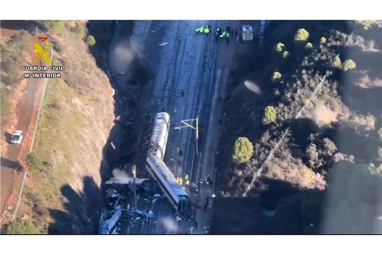 Bei einem der schwersten Zugunglücke in der Geschichte Spaniens gab es Dutzende Tote und viele Verletzte.