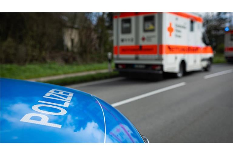 Bei einem Doppel-Unfall auf einer Kreisstraße im Bodenseekreis sind vier Menschen schwer verletzt worden (Symbolfoto).