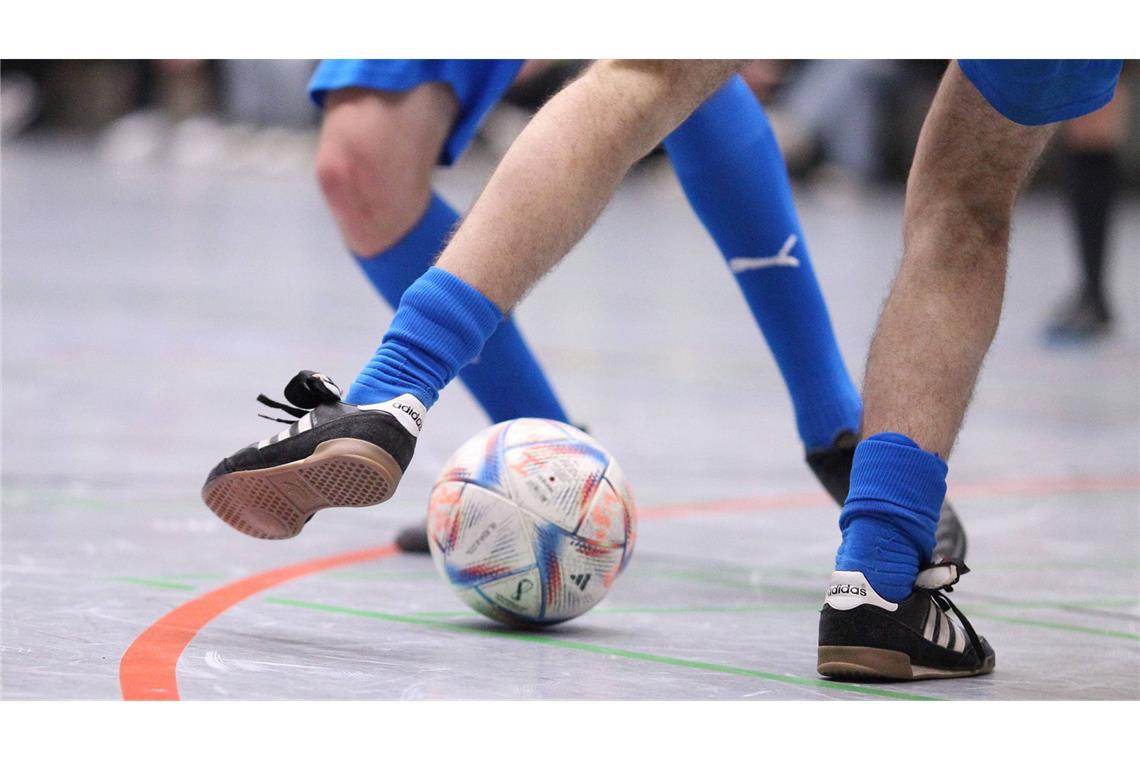Massenschlägerei nach Fußballturnier – rund 40 Personen beteiligt Bei einem Freizeitturnier gerieten zwei Teams und mehrere Zuschauer in einen Streit. (Symbolfoto)