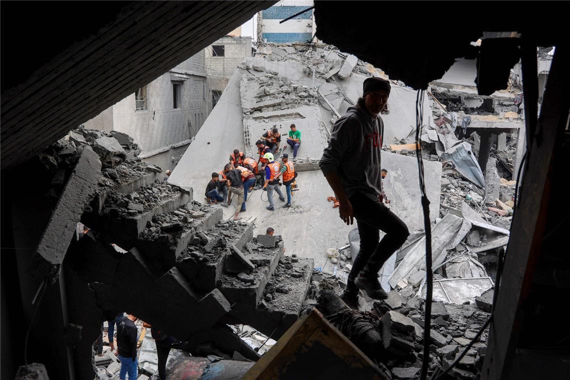Netanjahu warnt Einwohner der Stadt Gaza: „verschwinden Sie" Bei einem israelischen Angriff in der Stadt Gaza sind palästinensischen Angaben zufolge mindestens 35 Menschen ums Leben gekommen.