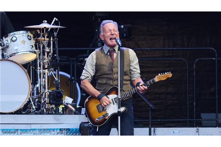 Bei einem Konzert von Bruce Springsteen in der Veltins Arena ist ein Metallteil von der Decke gefallen. (Archivbild)