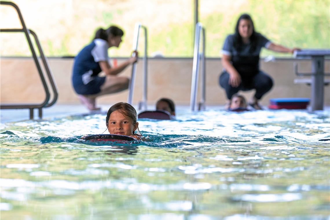 Bei einem Kurs der TSG Backnang Abteilung Schwimmen im Wonnemar: Schwimmunterricht soll auf keinen Fall durch steigende Energiepreise leiden. Archivfoto: Alexander Becher