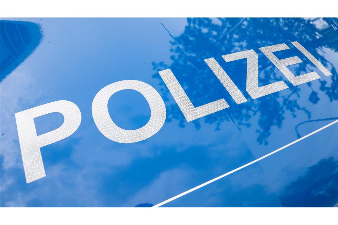 Bei einem schweren Verkehrsunfall im hessischen Landkreis Kassel sind in der Nacht vier Menschen ums Leben gekommen. (Symbolbild)