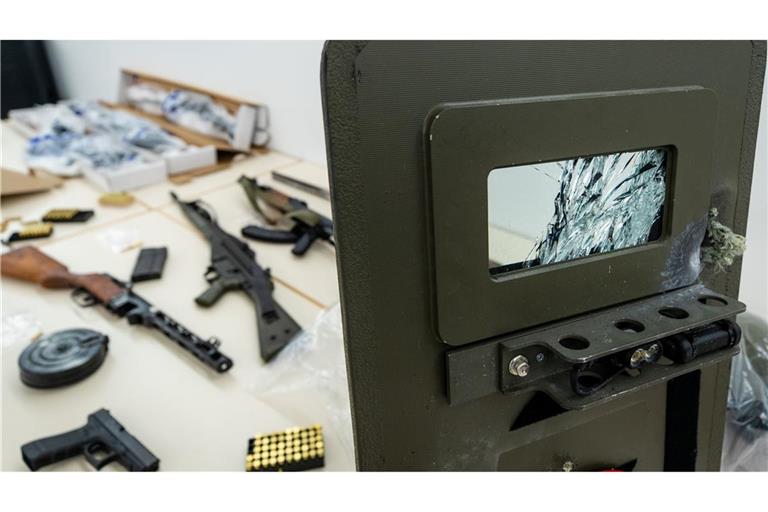 Bei einem SEK-Einsatz vor drei Jahren wurden zahlreiche Waffen sichergestellt (Archivbild).
