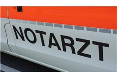 Bei einem Unfall auf einer Landstraße bei Forst (Kreis Karlsruhe) ist eine Fahrschülerin ums Leben gekommen (Symbolfoto).