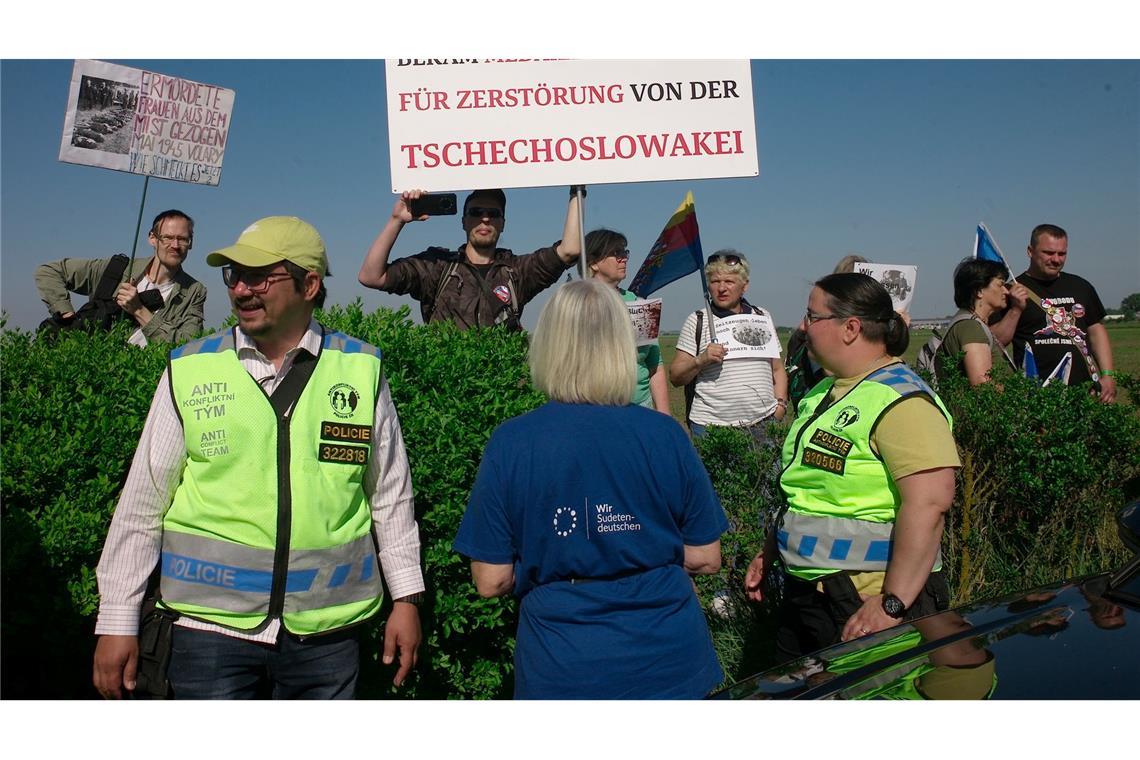 Bei einem Versöhnungsmarsch am Samstag in Kooperation mit dem Dialogfestival "Meeting Brno" gab es Proteste gegen das Pfingsttreffen der Sudetendeutschen.