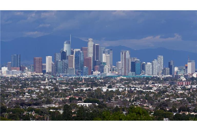 Bei einem Vorfall mit einem Auto soll es in Los Angeles viele Verletzte gegeben haben.