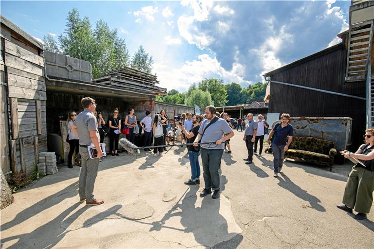 Bei einer Begehung des IBA-Projektgebiets. Beim Wettbewerb „Quartier Backnang-West“ gibt es nun Ergebnisse. Foto: A. Becher