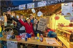 Bei einer Freundesgruppe aus Brüden wird gute Laune verbreitet. Fotos: Dietmar van der Linden