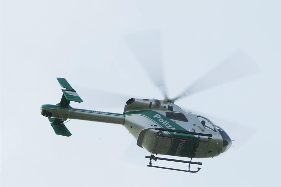Vermisstensuche mit positivem Ausgang Bei einer Vermisstensuche in Weinstadt ist auch ein Polizeihubschrauber eingesetzt worden. Anwohner haben sich wegen des Lärms über eine Notrufnummer beschwert. Dies wird nun von der Staatsanwaltschaft überprüft. Symbolfoto: E. Layher