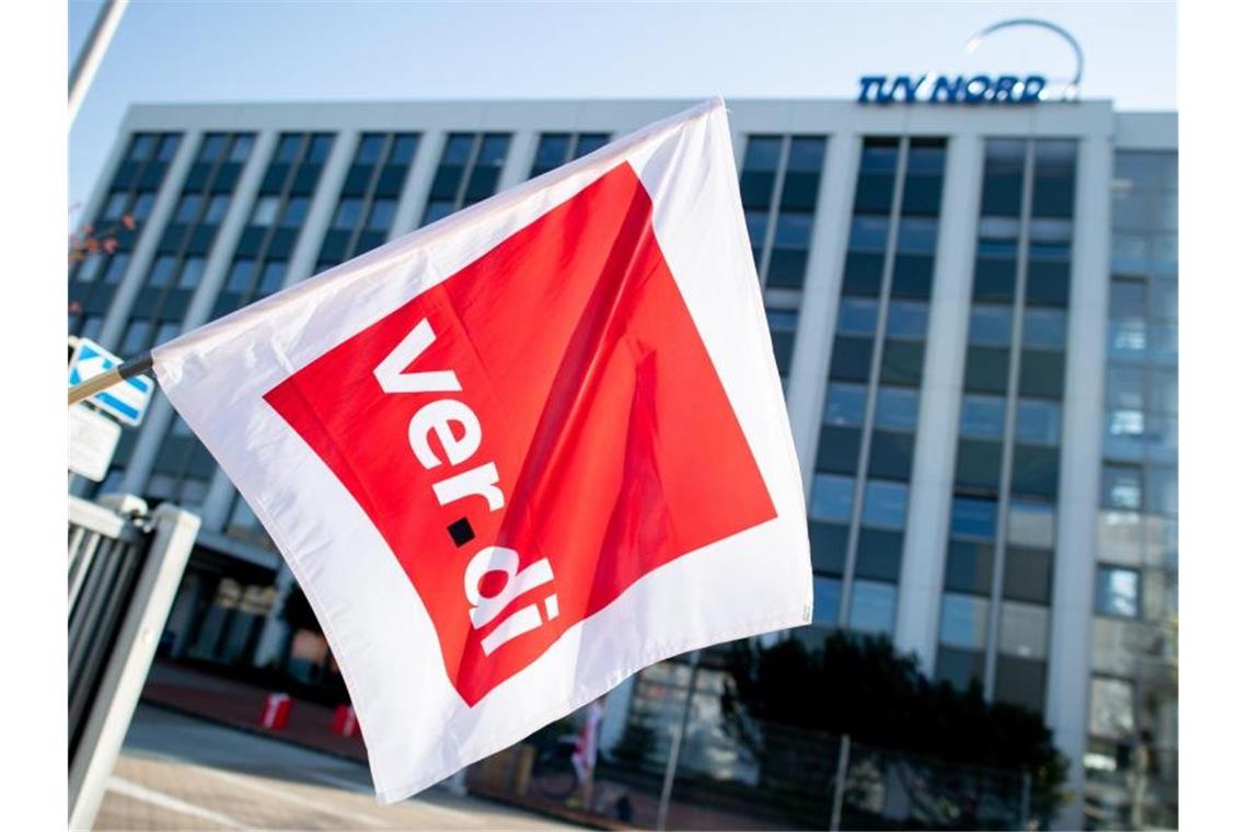 Tüv-Warnstreiks: Ausfälle bei Fahrprüfungen und an Stationen Bei einer zweiten Runde von Warnstreiks an Tüv-Stationen in mehreren Bundesländern ist es zu örtlich erheblichen Einschränkungen gekommen. Foto: Hauke-Christian Dittrich/dpa