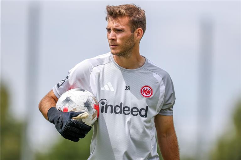 Bei Eintracht Frankfurt hat Janis Seefeldt auch die Verantwortung für die Torhüterinnen der U13 bis U20. Foto: Pressepicture