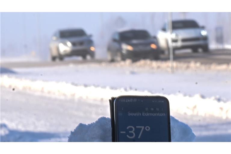 Bei eisigen Temperaturen kann das Akku des Handys schon mal den Geist aufgeben.