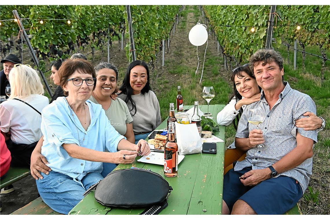 Bei Familie Föll lässt es sich mitten im Weinberg gemütlich sitzen und verweilen...