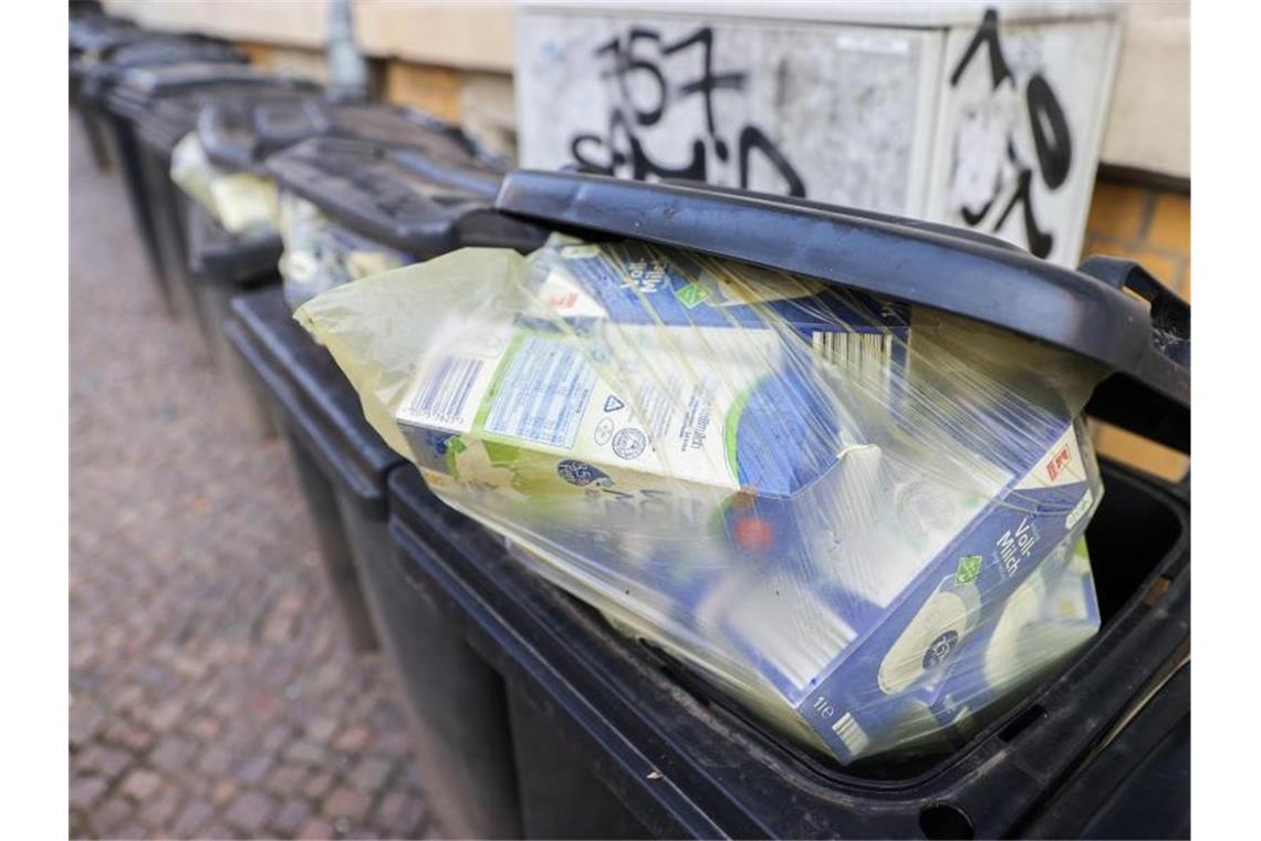 Bei Getränkeverpackungen liegt der Karton aus mit Kunststoff beschichtetem Papier noch immer weit vorne. Foto: Jan Woitas/dpa-Zentralbild/dpa