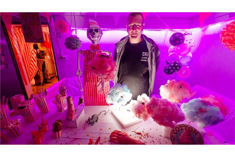 Warum die einen Halloween lieben und die anderen es hassen Bei Halloween-Fan Sven Wagner findet jeder das passende Leichenteil.