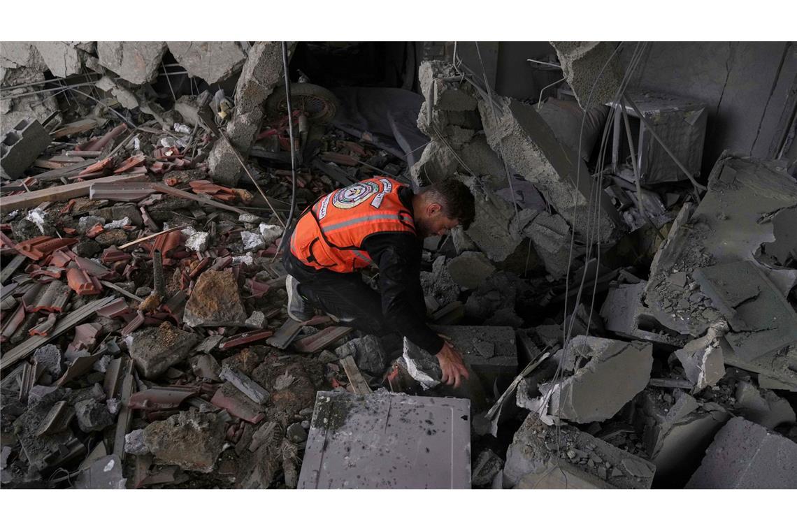 Hamas: Sind bereit zu umfassender Waffenruhevereinbarung Bei israelischen Luftangriffen im Gazastreifen kommen rund zwei Dutzend Menschen ums Leben.