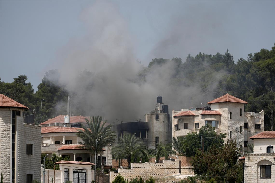 Netanjahu warnt Einwohner der Stadt Gaza: „verschwinden Sie" Bei israelischen Militäreinsätzen im Westjordanland sind nach palästinensischen Angaben mindestens sieben Palästinenser getötet worden.