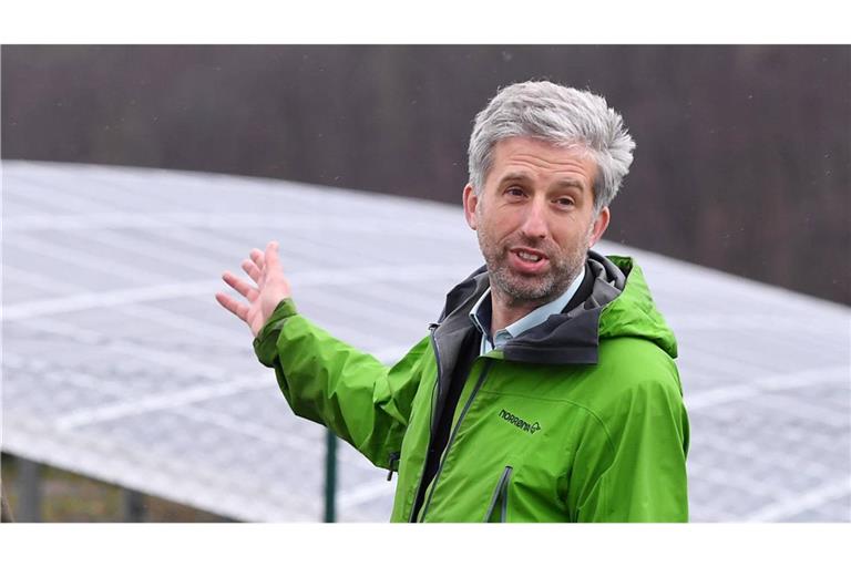 Bei Klimaschutz-Projekten wie diesem Solarpark sind Tübingens OB Boris Palmer und die Grünen auf einer Linie, beim Thema Migration liegen die Positionen weit auseinander.
