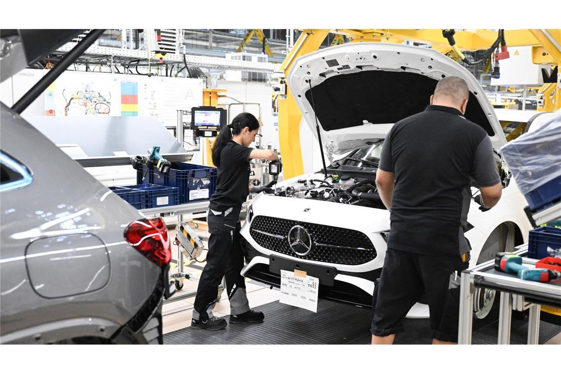 Stuttgarter Autobauer verkauft auch im zweiten Quartal weniger Autos Bei Mercedes ist der Absatz weiter rückläufig.