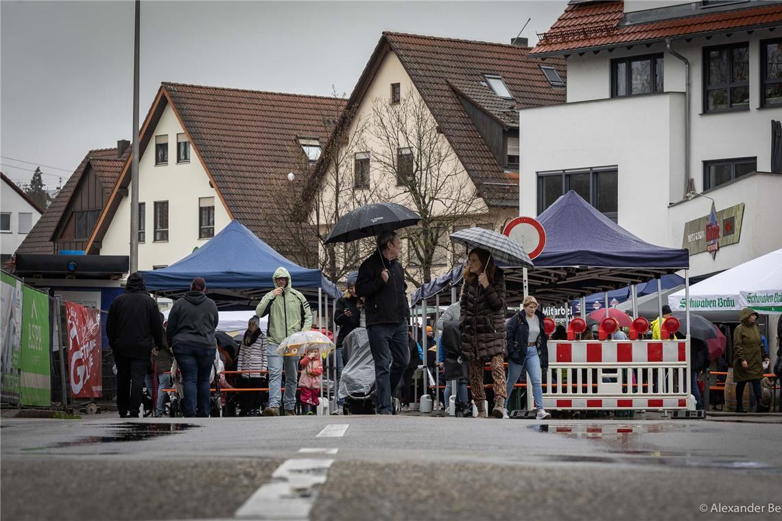 „Das Interesse der Firmen an der Weissacher Fleckaschau ist sehr groß“ Bei nasskaltem Aprilwetter findet die Fleckaschau 2023 statt. Archivfoto: Alexander Becher
