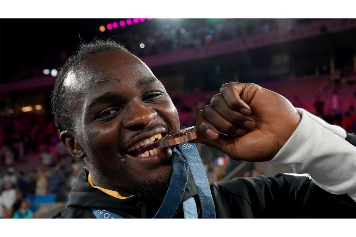 Würschtl bis Parmesansuppe: Was Sportstars Weihnachten essen Bei Nelvie Tiafack stehen an Weihnachten kamerunische Spezialitäten auf dem Tisch.