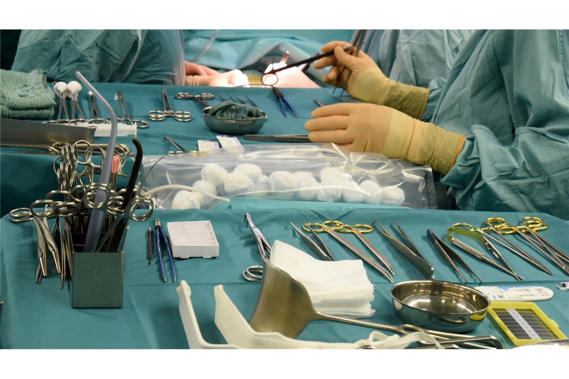 Organspende wird reformiert - Wie zu mehr Nieren? Bei Nierentransplantationen soll eine Gesetzesänderung für mehr Spenden sorgen. (Archivbild)