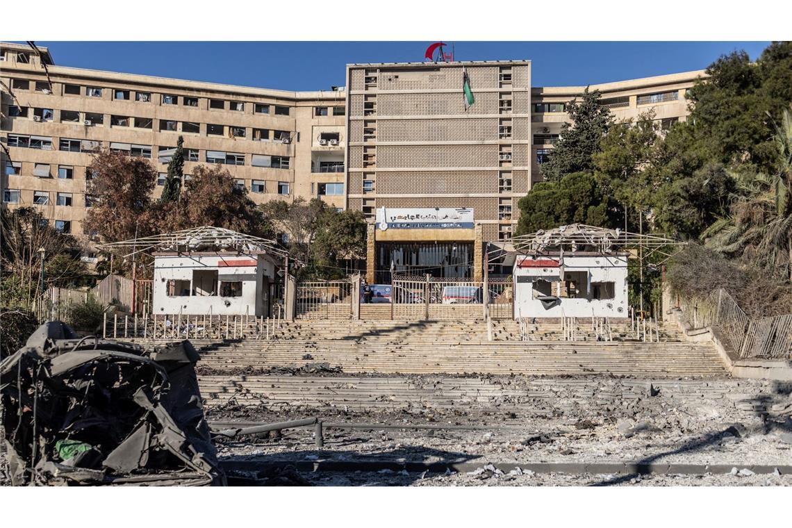 Aktivisten: Tote nach russischen Luftangriffen auf Aleppo Bei russischen Luftangriffen nahe einer Klinik in Aleppo hat es Aktivisten zufolge Tote und Verletzte gegeben.