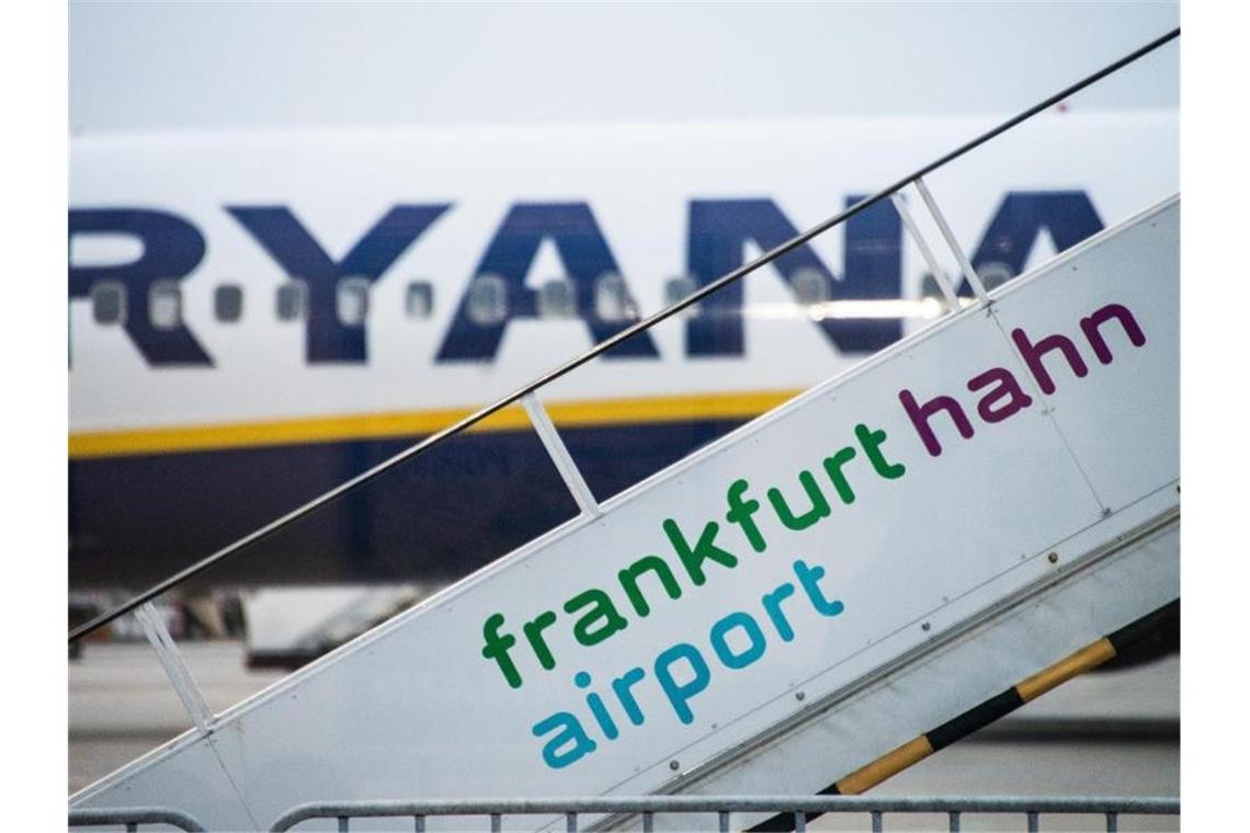 Passagierzahlen bei Ryanair sinken wieder stärker Bei Ryanair sinken die Passagierzahlen wieder. Foto: Andreas Arnold/dpa