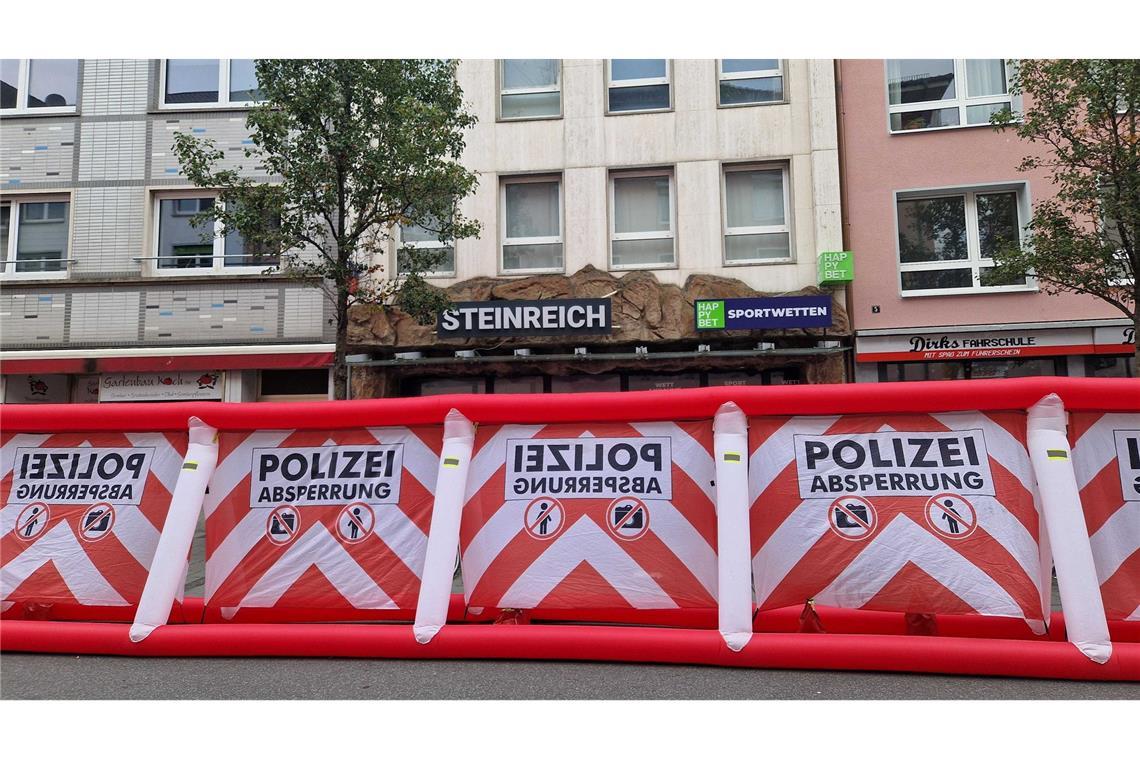Haftbefehl nach Schüssen in Gießener Innenstadt Bei Schüssen in einem Wettbüro in der Innenstadt von Gießen sind drei Menschen verletzt worden.