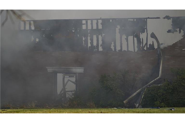 Bei Schüssen und dem Feuer sind Menschen gestorben.