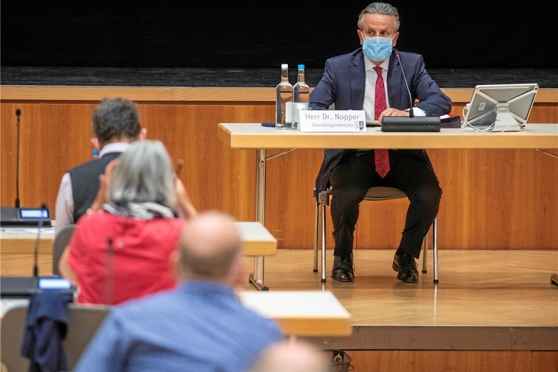 Bei seiner vermutlich letzten Gemeinderatssitzung in Backnang musste sich Oberbürgermeister Frank Nopper noch einmal kritische Töne anhören. Archivfoto: A. Becher