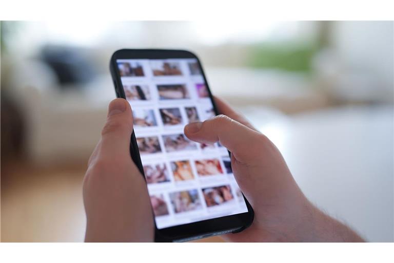 Bei sogenannten Deepfakes wird etwa mit Hilfe von KI ein prominentes Gesicht auf einen nackten Körper montiert. (Symbolbild)