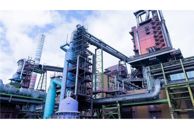 Bei Thyssenkrupp Steel in Duisburg soll eine neue Direktreduktionsanlage die Hochöfen 8 und 9 ersetzen. Die neue Anlage ist bereits in Bau. (Archivbild)