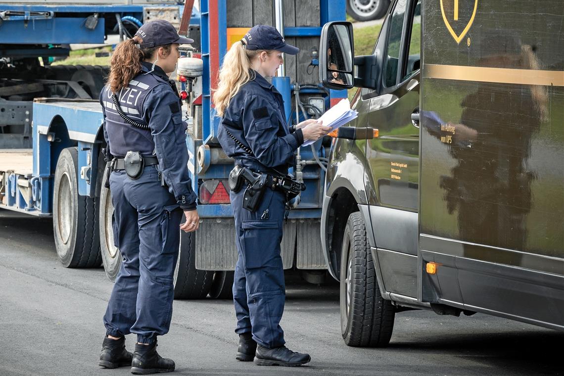 Bei Transportern sind für die Polizei die Tageskontrollblätter der Fahrer von Interesse.
