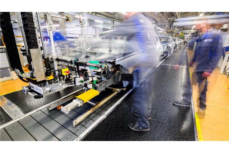 Bei unentschuldigtem Fehlen droht auch bei VW die Kündigung. (Archivbild)