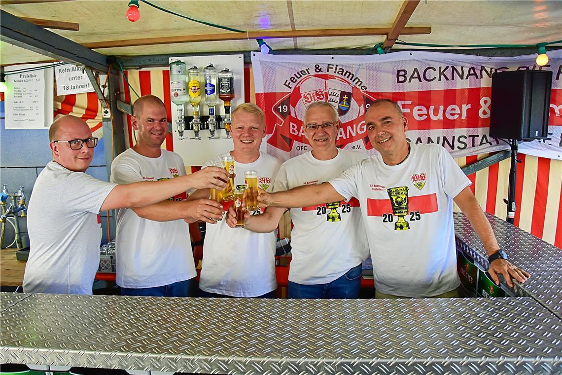 Bei VfB-Fanclub "Feuer und Flamme" gibt es Kölsch.