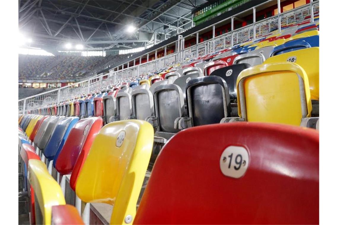 Bei vielen Bundesligaspielen bleiben infolge der Coronavirus-Ausbreitung die Stadien leer. Foto: David Young/dpa