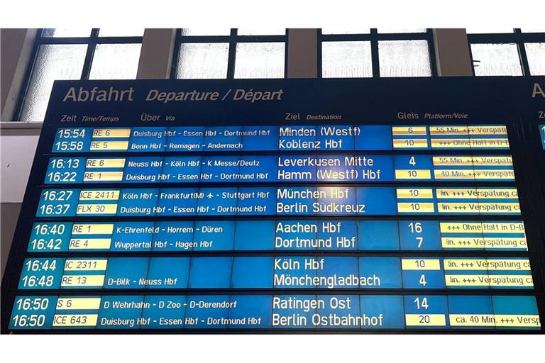 Bei Zugausfällen und Verspätungen haben Fahrgäste der Bahn Anspruch auf Entschädigung. 2025 war es erneut ein dreistelliger Millionenbetrag. (Archivbild)